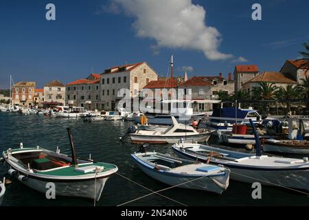 Alter Hafen in Stari Grad auf der Insel Hvar, Kroatien Stockfoto