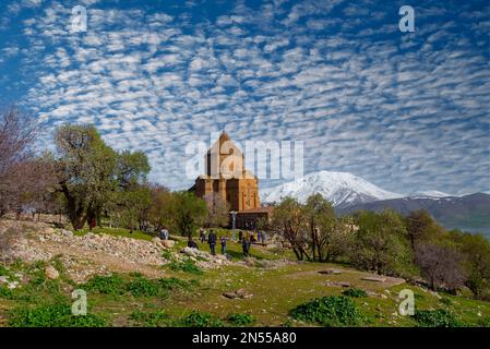 Akdamar-Insel in Van Lake. Die armenische Kirche des Heiligen Kreuzes - Akdamar, Türkei Stockfoto