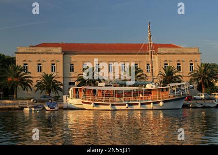 Alter Hafen in Stari Grad auf der Insel Hvar, Kroatien Stockfoto