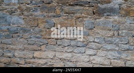 Alte mittelalterliche Steinfassade auf altem Oldtimer-Haus Stockfoto