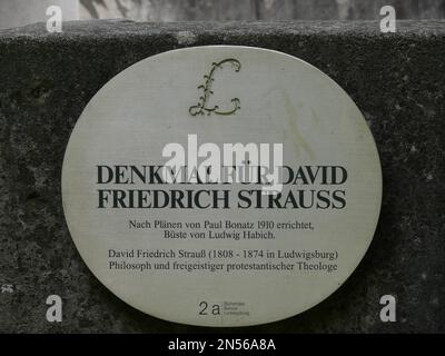 Denkmal für David Friedrich Strauss (geboren am 27. Januar 1808 in Ludwigsburg) (verstorben am 8. Februar 1874), im Bluehender Barock Ludwigsburg, BW. D Stockfoto