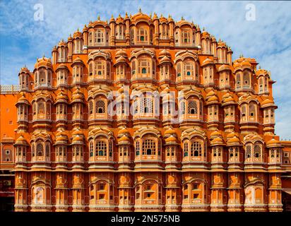 Palast der Winde (Hawa Mahal), ehemalige Residenz des Harems Hawa Mahal, reine Fassade, ehemalige Residenz des Harems, Jaipur, Jaipur, Rajasthan Stockfoto