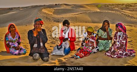 Musiker und Tänzer in Thar Desert, Thar Desert, Rajasthan, Indien Stockfoto