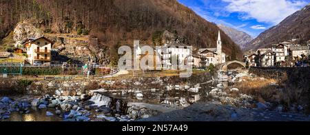 Die malerischsten alpinen Dörfer in der italienischen Region Valle d'Aosta - Fontainemore, mittelalterliches borgo, umgeben von Alpen Stockfoto