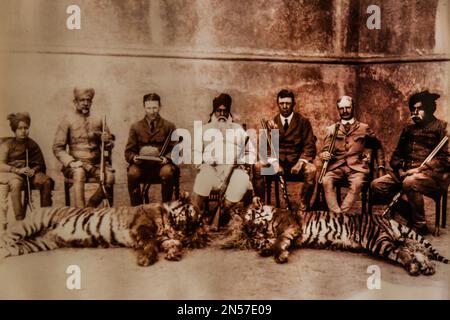 Historisches Foto des Tiger Huntm Palace-Hotel Nahargarh, das im Mogul-Stil wiederaufgebaut wurde, Ranthambore, Ranthambore, Rajasthan, Indien Stockfoto