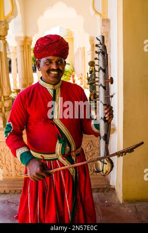 Musiker, Palasthotel Nahargarh im Mogul-Stil, Ranthambore, Ranthambore, Rajasthan, Indien Stockfoto