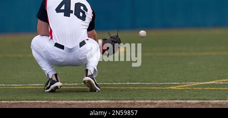 Baseballspieler in Aktion im Stadion, während des Trainings Stockfoto