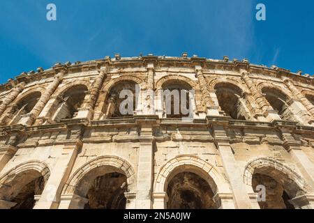 Arena of Nimes, berühmtes Amphitheater des antiken Römischen Reiches in Nimes, Region Occitanie, Südfrankreich Stockfoto