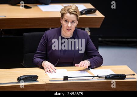 Berlin, Deutschland. 09. Februar 2023. Franziska Giffey (SPD), Bürgermeisterin von Berlin, nimmt an der Plenartagung des Berliner Repräsentantenhauses Teil. Kredit: Fabian Sommer/dpa/Alamy Live News Stockfoto