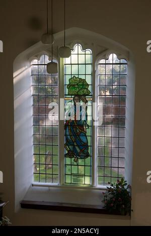 Saint Leonard Buntglas, St. Leonard's Church, Ryton-on-Dunsmore, Warwickshire, England, Großbritannien Stockfoto