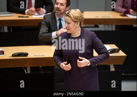 Berlin, Deutschland. 09. Februar 2023. Franziska Giffey (SPD), Bürgermeisterin von Berlin, nimmt an der Plenartagung des Berliner Repräsentantenhauses Teil. Kredit: Fabian Sommer/dpa/Alamy Live News Stockfoto