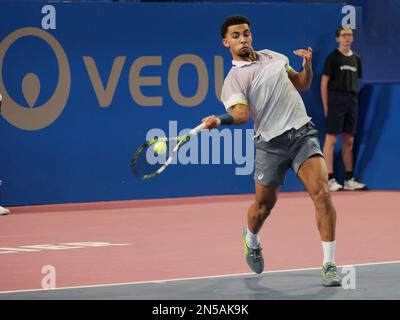 Arthur Fils (FRA) im Kampf gegen Roberto Bautista-Agut (SPA) während des Open Sud de France 2023, ATP 250 Tennis Turnier am 8. Februar 2023 in der Sud de France Arena in Pérols bei Montpellier, Frankreich - Photo Patrick Cannaux / DPPI Stockfoto