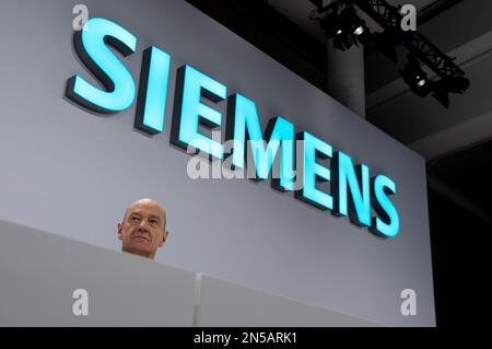 München, Deutschland. 09. Februar 2023. Roland Busch, CEO der Siemens AG, sitzt während der virtuellen Jahreshauptversammlung an seinem Platz. Kredit: Sven Hoppe/dpa-Pool/dpa/Alamy Live News Stockfoto