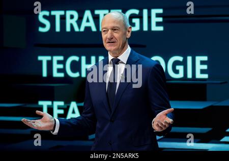 München, Deutschland. 09. Februar 2023. Roland Busch, CEO der Siemens AG, steht auf der Bühne während der virtuellen Jahreshauptversammlung. Kredit: Sven Hoppe/dpa/Alamy Live News Stockfoto