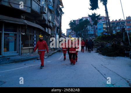 Hatay, Truthahn. 01. Januar 2020. Such- und Rettungsteams werden in der Erdbebenzone gesehen. Die Türkei erlebte das größte Erdbeben dieses Jahrhunderts in der Grenzregion zu Syrien. Das Erdbeben wurde bei 7,7 gemessen. (Foto: Murat Kocabas/SOPA Images/Sipa USA) Guthaben: SIPA USA/Alamy Live News Stockfoto