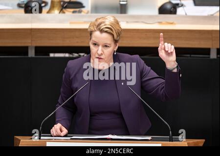 Berlin, Deutschland. 09. Februar 2023. Franziska Giffey (SPD), Bürgermeisterin von Berlin, spricht während der Plenarsitzung des Berliner Repräsentantenhauses. Kredit: Fabian Sommer/dpa/Alamy Live News Stockfoto