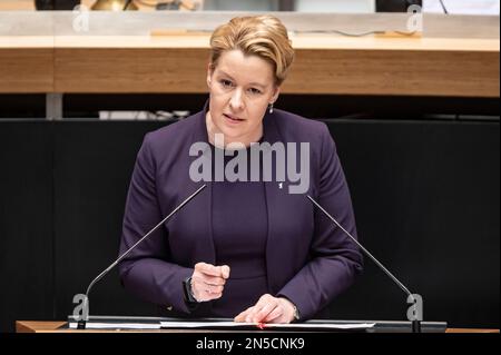 Berlin, Deutschland. 09. Februar 2023. Franziska Giffey (SPD), Bürgermeisterin von Berlin, spricht während der Plenarsitzung des Berliner Repräsentantenhauses. Kredit: Fabian Sommer/dpa/Alamy Live News Stockfoto