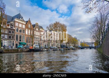 Häuser am Ufer der Herengracht Amsterdam, Niederlande Stockfoto