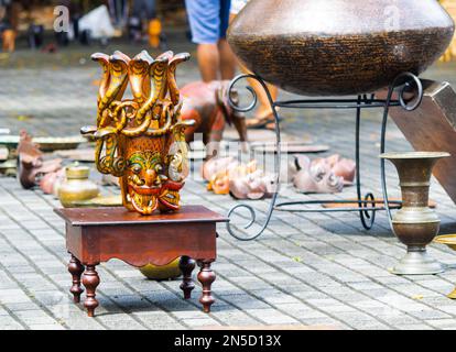 sri lanka antike Kobra Teufelsmaske, hölzerne handgemachte Maske, galle, sri lanka Stockfoto