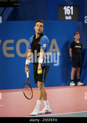 Roberto Bautista-Agut (SPA) im Kampf gegen Arthur Fils (FRA) während des Open Sud de France 2023, ATP 250 Tennis Turnier am 8. Februar 2023 in der Sud de France Arena in Perols bei Montpellier, Frankreich - Foto: Patrick Cannaux/DPPI/LiveMedia Stockfoto