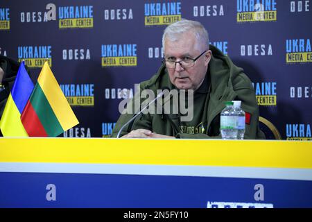 ODESA, UKRAINE - 9. FEBRUAR 2023 - Minister für nationale Verteidigung der Republik Litauen Arvydas Anusauskas nimmt an einer gemeinsamen Besprechung mit dem Minister Teil Stockfoto