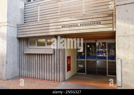 Melbourne, Victoria, Australien - 06. April 2014: Eingang des Maschinenbaugebäudes an der University of Melbourne, Victoria, Australien. Stockfoto