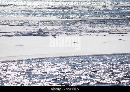 Luftaufnahme von eisscholle über den St. Lawrence River im Winter Stockfoto