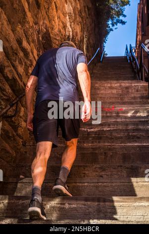 Ein Mann, der die Exorzist Steps, Georgetown, Washington D.C., USA, erklingt Stockfoto