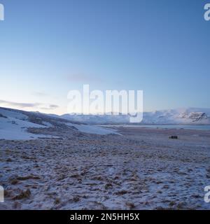 Island, Reisezeit, atemberaubend, Respekt Umwelt, Blues Hour, Road Trip, Winter, Landschaft, gutes Wetter in einer regnerischen Woche, Erde, kurzer Tag Stockfoto