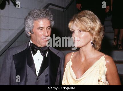 DOSSIER: 8. Februar 2023. Burt Bacharach ist verstorben. Angie Dickinson von Burt Bacharach um die 1980er Jahre Kredit: Ralph Dominguez/MediaPunch Kredit: MediaPunch Inc/Alamy Live News Stockfoto