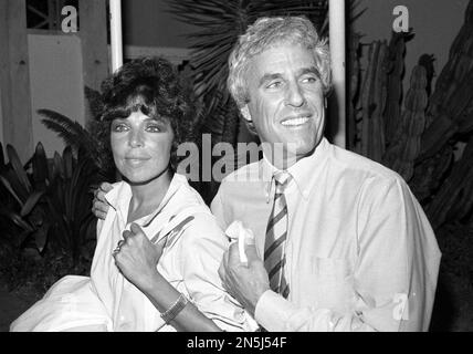 DOSSIER: 8. Februar 2023. Burt Bacharach ist verstorben. Burt Bacharach und Carole Bayer Sager bei Spago's im Jahr 1983 Kredit: Ralph Dominguez/MediaPunch Stockfoto