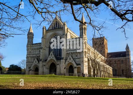 St. Albans Cathedral, auch bekannt als St. Albans Abbey 2023. Februar Stockfoto