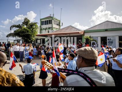 SABA - 09/02/2023, SABA - König Willem-Alexander, Königin Maxima und Prinzessin Amalia werden in Saba vom Inselgouverneur Jonathan Johnson empfangen. Die Kronprinzessin hat eine zweiwöchige Einführung in die Länder Aruba, Curacao und St. Maarten und die Inseln, die die karibischen Niederlande bilden: Bonaire, St. Eustatius und Saba. ANP REMKO DE WAAL niederlande raus - belgien raus Stockfoto