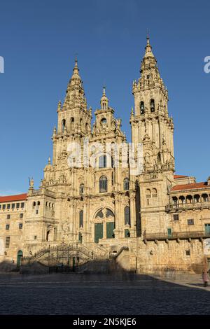 Santiago de Compostela, Spanien. Blick auf die Hauptfassade der Kathedrale St. James vom Obradoiro-Platz Stockfoto