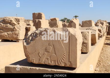 Alte ägyptische Ruinen im Karnak-Tempel in Luxor, Ägypten Stockfoto