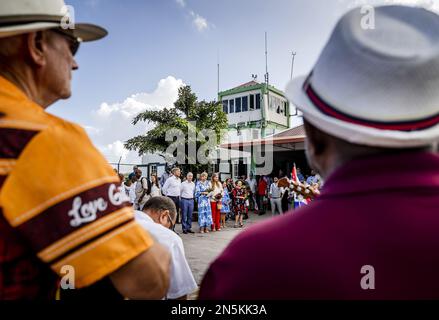 SABA - 09/02/2023, SABA - König Willem-Alexander, Königin Maxima und Prinzessin Amalia werden in Saba vom Inselgouverneur Jonathan Johnson empfangen. Die Kronprinzessin hat eine zweiwöchige Einführung in die Länder Aruba, Curacao und St. Maarten und die Inseln, die die karibischen Niederlande bilden: Bonaire, St. Eustatius und Saba. ANP REMKO DE WAAL niederlande raus - belgien raus Stockfoto