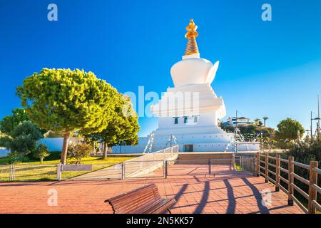 Stupa of Enlightenment mit Blick auf Benalmadena, Andalusien Region in Spanien Stockfoto