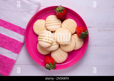 Hausgemachte Kekse aus Kondensmilch und Maisstärke. Stockfoto