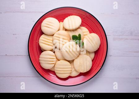 Hausgemachte Kekse aus Kondensmilch und Maisstärke. Stockfoto