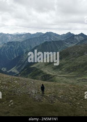 Nautrale Landschaft in den Bergen von Rumänien Wanderweg Stockfoto