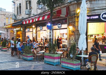 Ben Yehuda Street, Midrahov, Jerusalem, Young Group Stockfoto