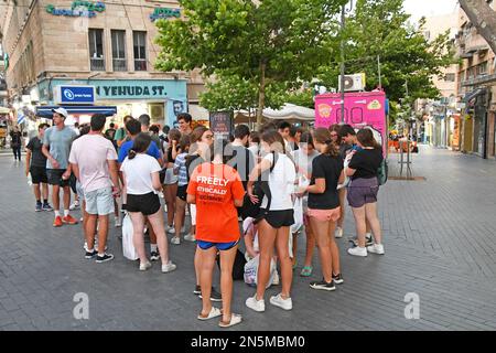 Ben Yehuda Street, Midrahov, Jerusalem, Young Group Stockfoto