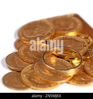 Gold auf weißem Hintergrund Stockfoto