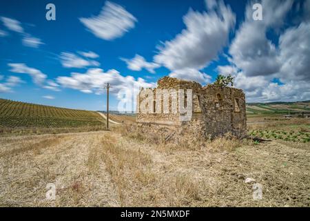 Verlassenes Landhaus im sizilianischen Hinterland, Italien Stockfoto