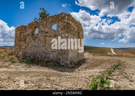 Verlassenes Landhaus im sizilianischen Hinterland, Italien Stockfoto