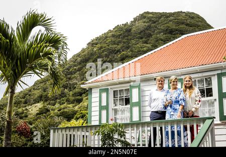 SABA - 09/02/2023, SABA - König Willem-Alexander, Königin Maxima und Prinzessin Amalia besuchen ein Museum im Dorf Windwardside auf Saba. Die Kronprinzessin hat eine zweiwöchige Einführung in die Länder Aruba, Curacao und St. Maarten und die Inseln, die die karibischen Niederlande bilden: Bonaire, St. Eustatius und Saba. ANP REMKO DE WAAL niederlande raus - belgien raus Stockfoto