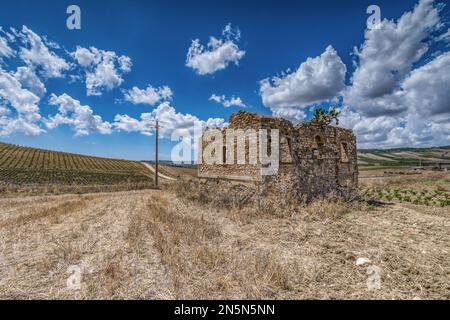 Verlassenes Landhaus im sizilianischen Hinterland, Italien Stockfoto