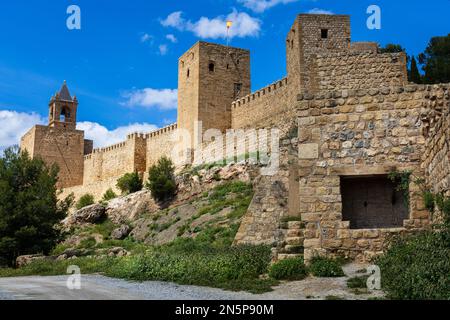 Zitadelle von Antequera (Alcazaba), Festung aus dem 11. Jahrhundert mit Türmen und befestigten Mauern. Antequera, Provinz Malaga, Andalusien, Spanien. Stockfoto