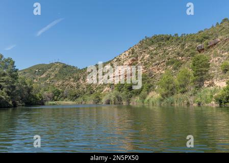 Felsformationen am Ufer des Ribarroja Reservoirs, Katalonien, Spanien Stockfoto