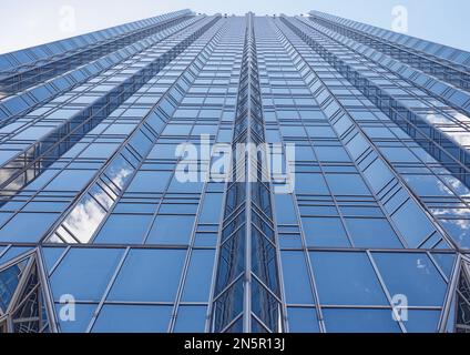 Pittsburgh Downtown: Blick auf die Fassade von One PPG Place. Stockfoto